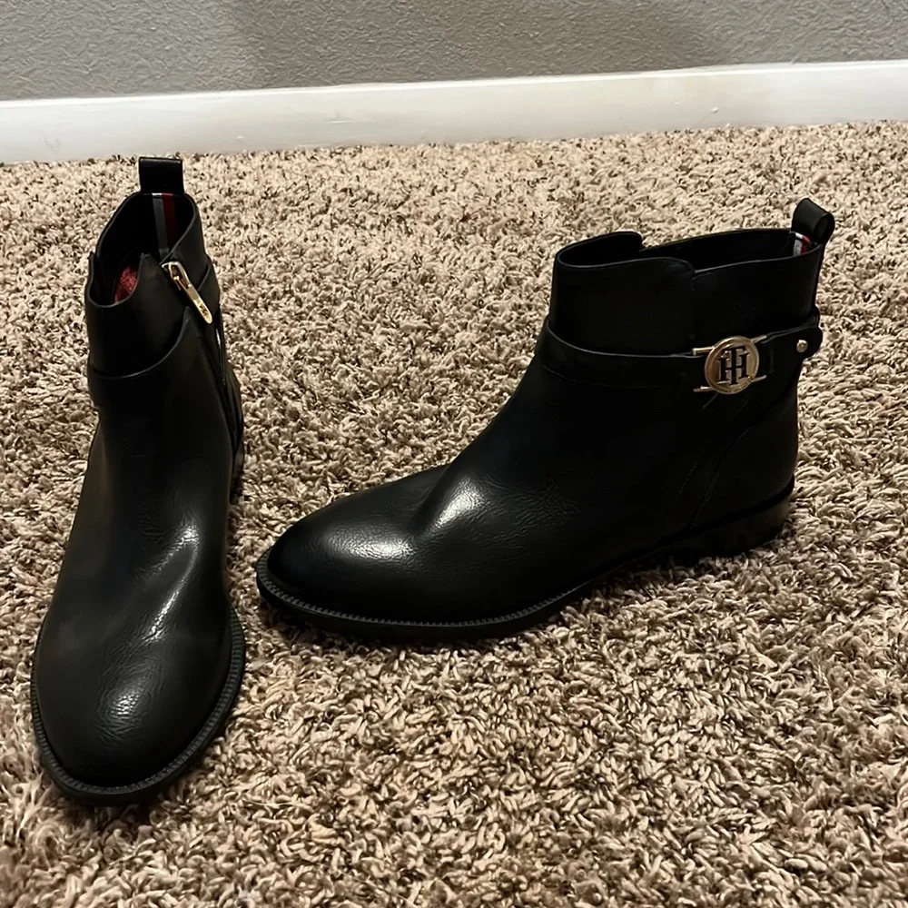 Tommy Hilfiger Black Booties NWOT - Picture 1 of 7